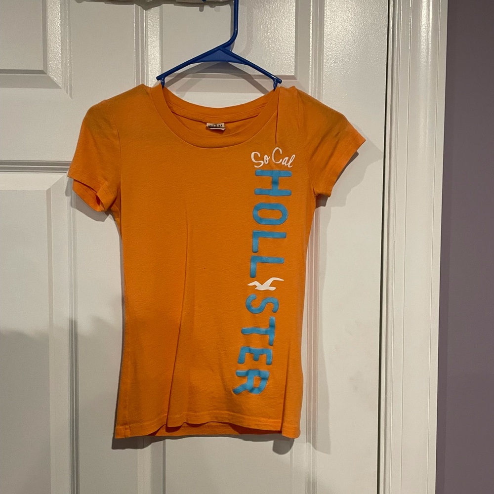 Extra small orange hollister t-shirt
